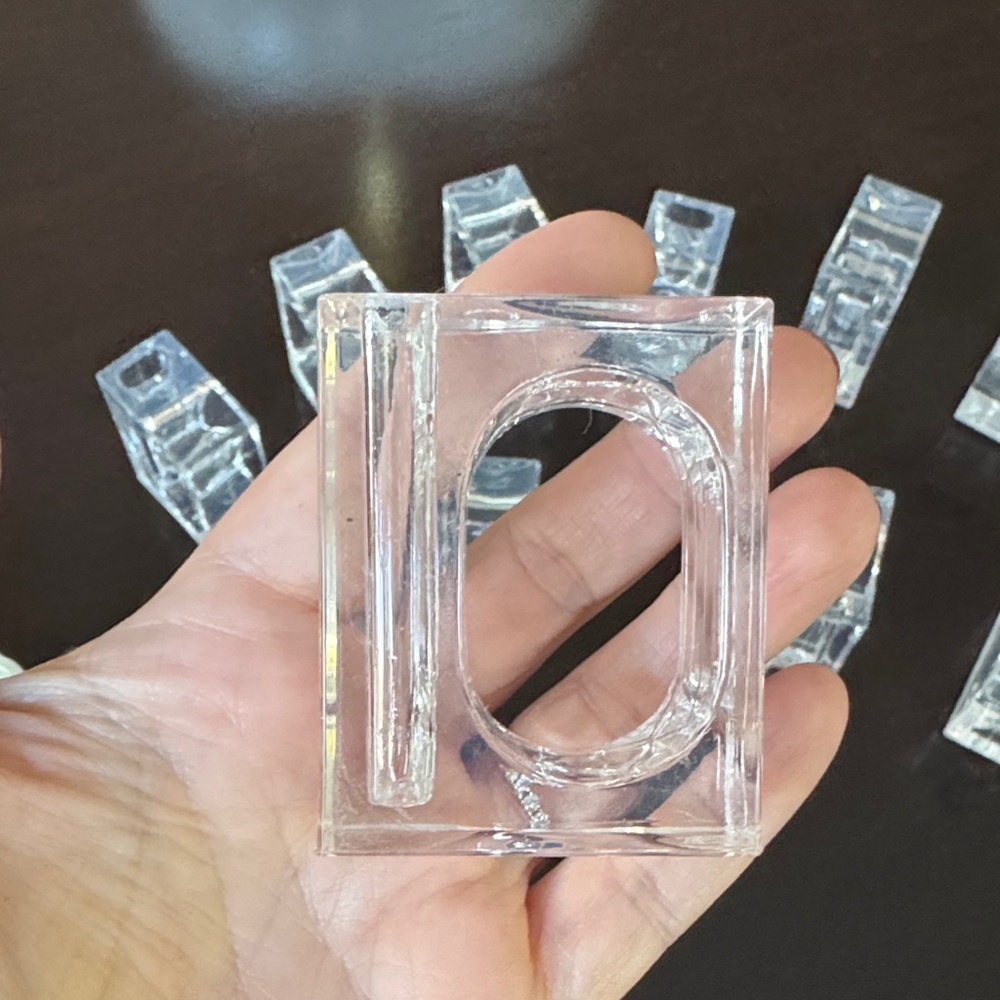 Lilian Vernon Clear Lucite/ Acrylic Bud Vase Napkin Rings set of 11